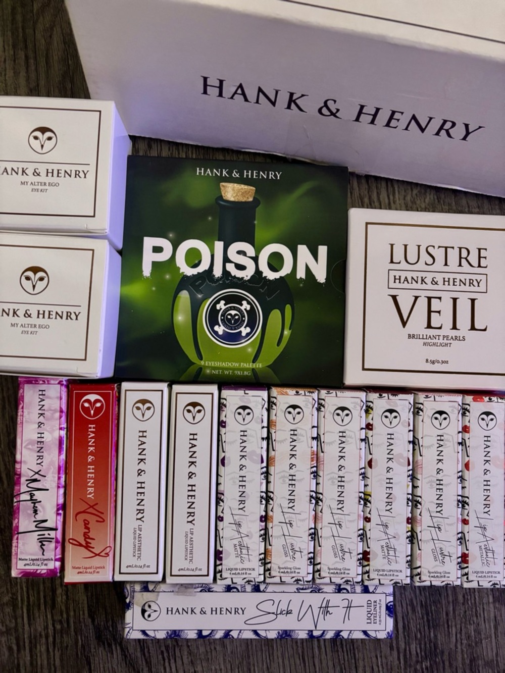 Hank & Henry Makeup Bundle - Green Poison Eyeshadow + Assorted Lipsticks